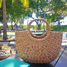 Load image into Gallery viewer, Pompon Beach Weaving Ladies Straw Bag
